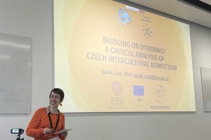 Sarah Caré presenting at a conference in Tilburg, Netherlands.